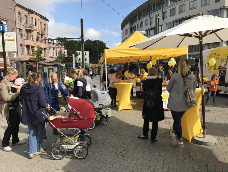Deutschland-Tour des Deutschen Hebammenverbands in Rostock